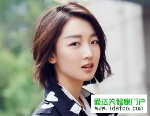 短发女星