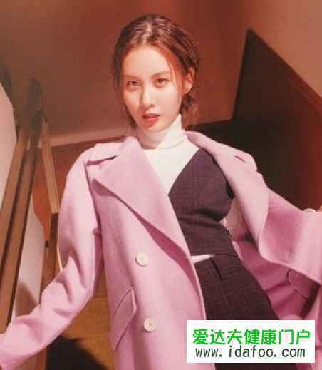 短发女星