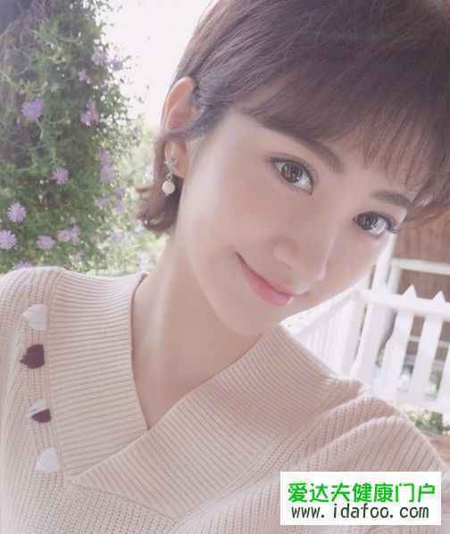 短发女星