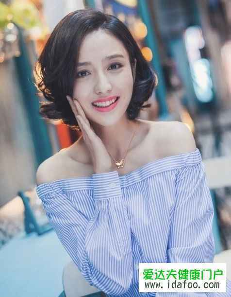 短发女星