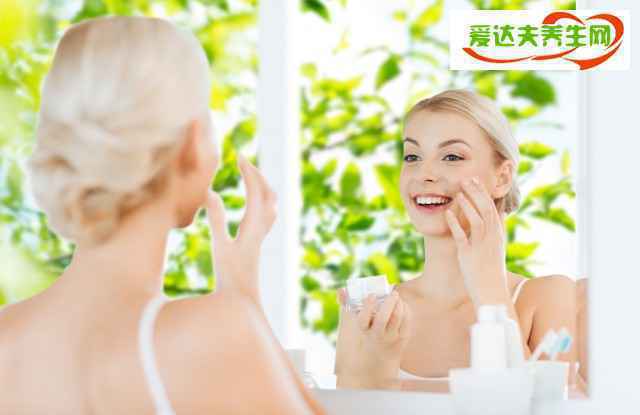 干性皮肤用什么洗面奶