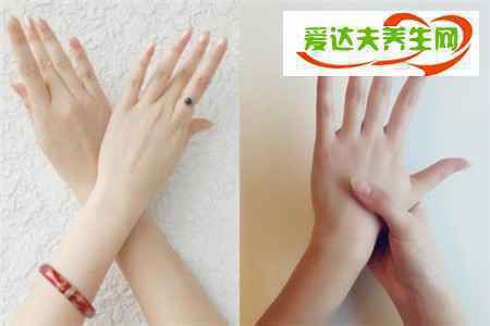 指甲上有凹陷