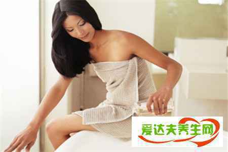 按摩保养乳房