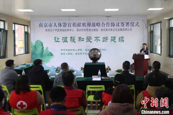 仪式现场。　泱波 摄