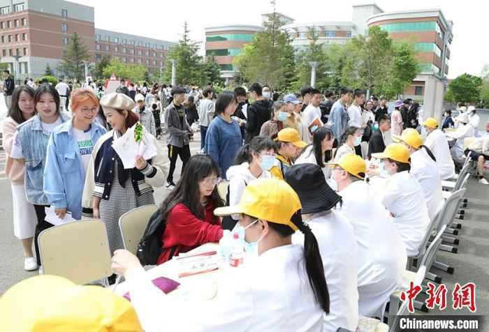 长春中医药大学中医药文化节活动现场。(资料图) 郭佳 摄