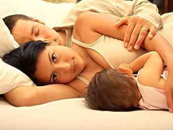 警惕！英平均每周3名婴儿在与父母同睡时猝死