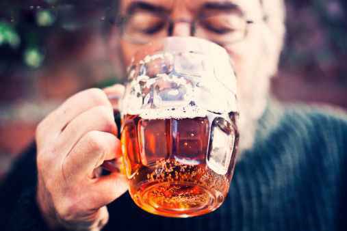 每天饮用含酒精饮料超过3杯有患肝癌风险