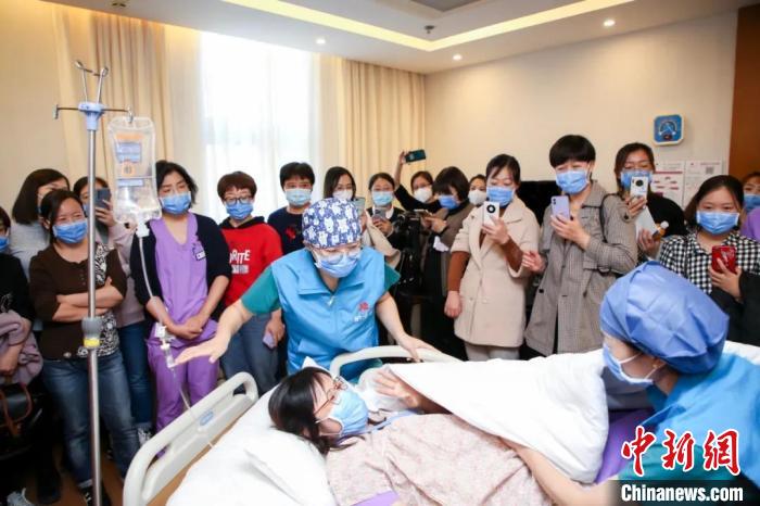 以真实案例为背景进行模拟演练。　北京新世纪妇儿医院供图