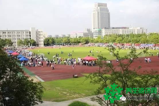 【今日头条】张家港市2016年中招咨询会昨日举行