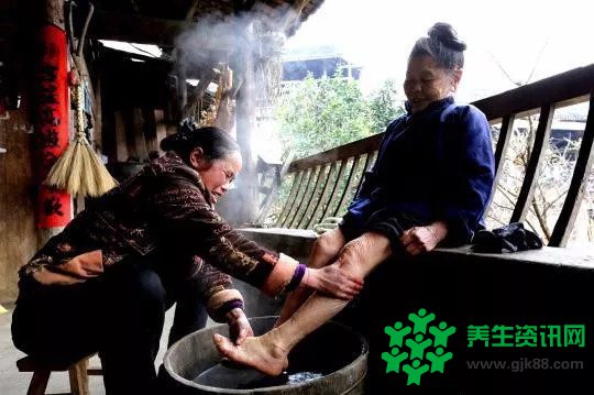 足底按摩、红光理疗秋冬养生全靠这款可折叠的
