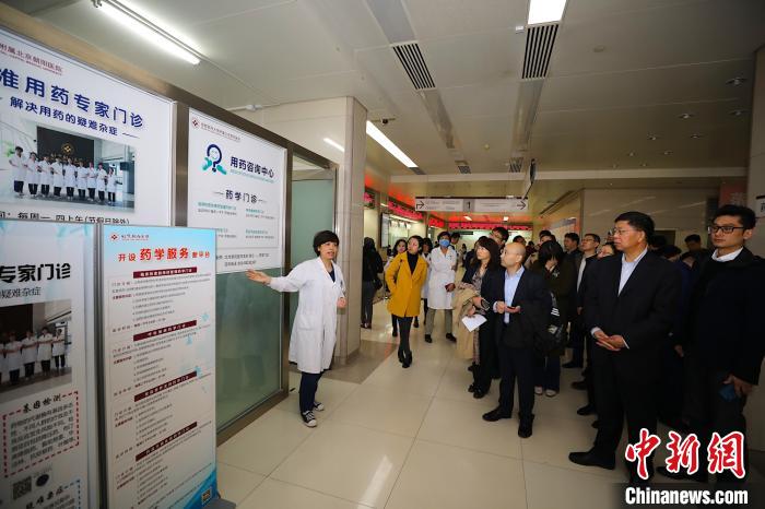 15家企业参观北京朝阳医院门诊、病房及研究中心。供图