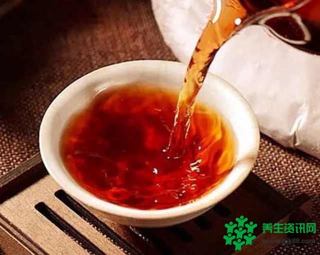 老人秋季养生食谱：普洱茶蒸排骨